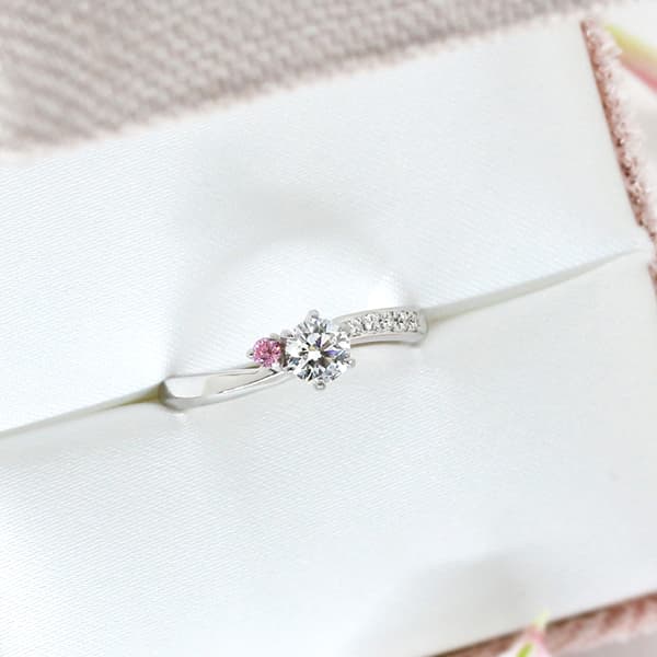 Stella ピンクダイヤ 婚約指輪